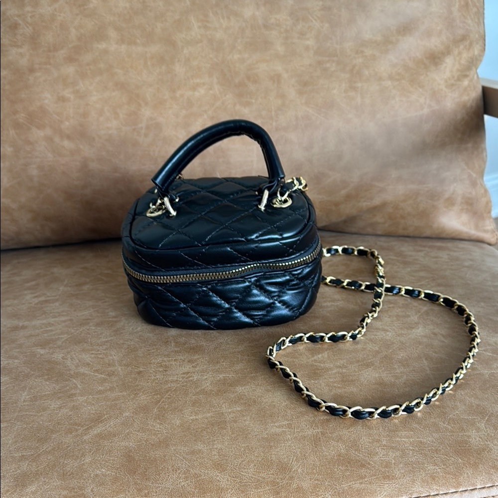 Elegant Black Quilted Handbag